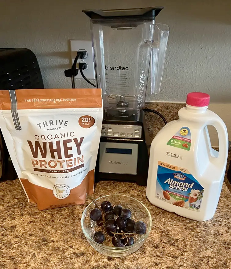 Grapes Protein and Almond Milk